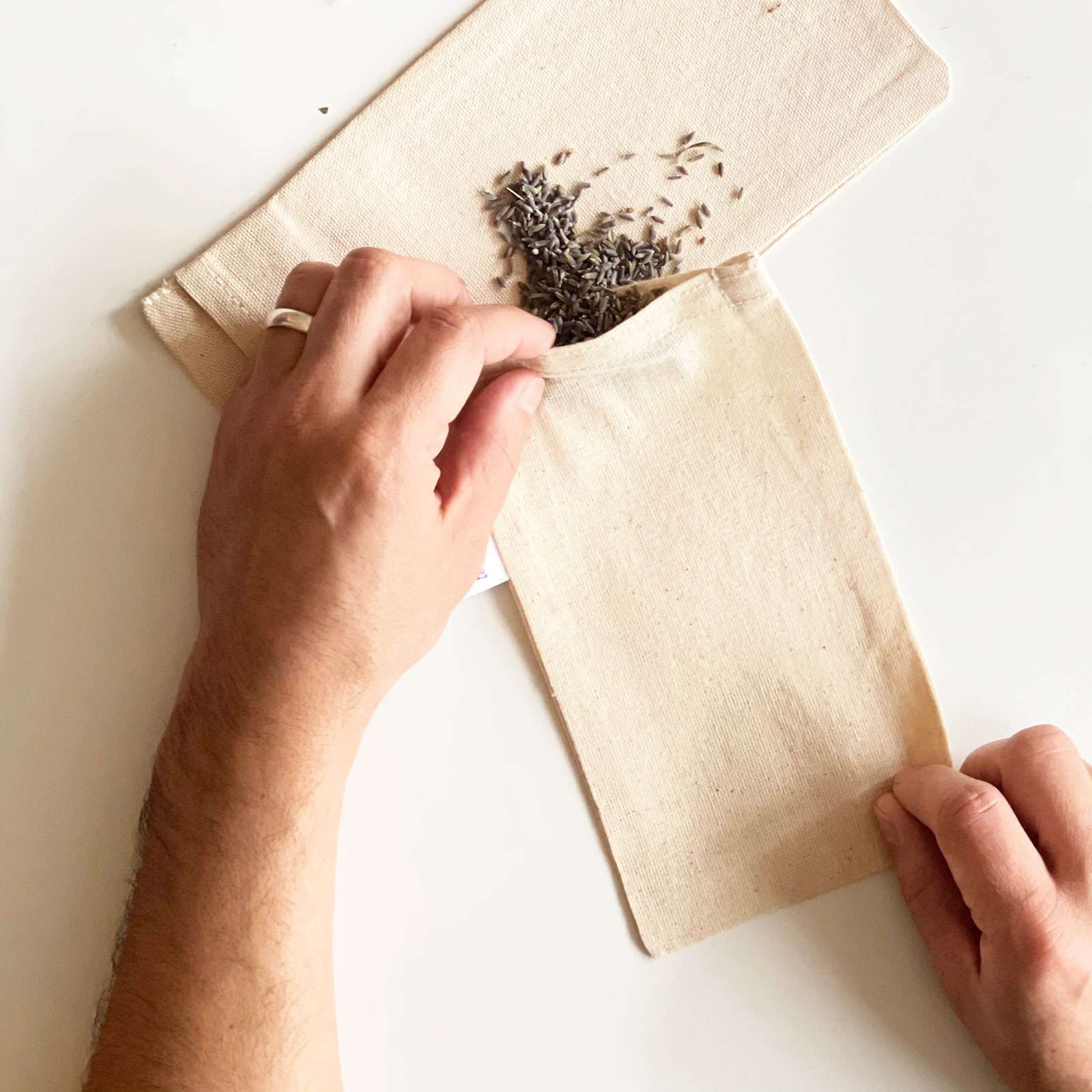 Herbal polštářky: Přírodní cesta k uvolnění a pohodlí